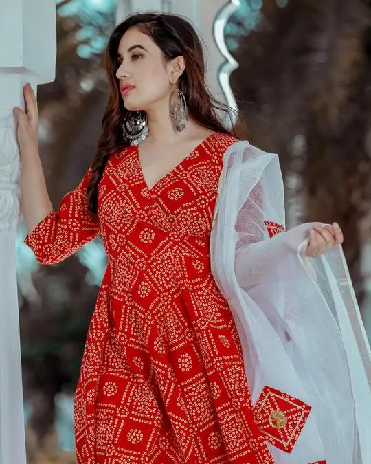 Bandhani Dress Neck Pattern